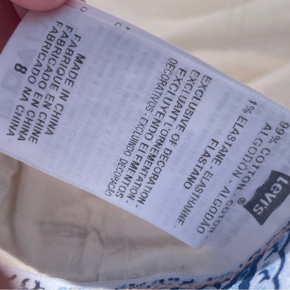 White Jean Levi’s cropped capris women’s size M 8 pants y2k - Picture 5 of 5